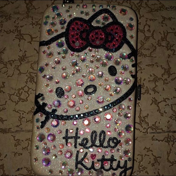 Hello Kitty IPhone 5s case with wallet on inside! - Picture 1 of 3